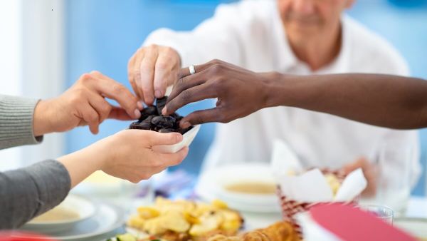 ما تفسير رؤية صيام يوم عرفة في المنام للعزباء وللمتزوجة وللحامل؟