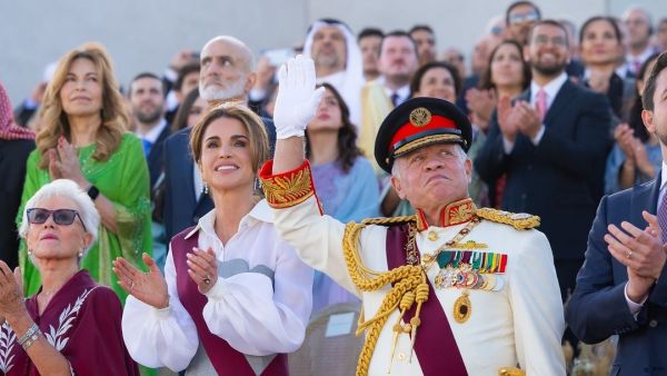 الملكة رانيا تحتفل بعيد زواجها من الملك عبدالله الـ 31 بفيديو من اليوبيل الفضي