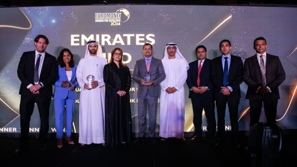 بنك الإمارات دبي الوطني يحصد أربع جوائز مرموقة خلال حفل توزيع جوائز يوروموني للتميز 2024
