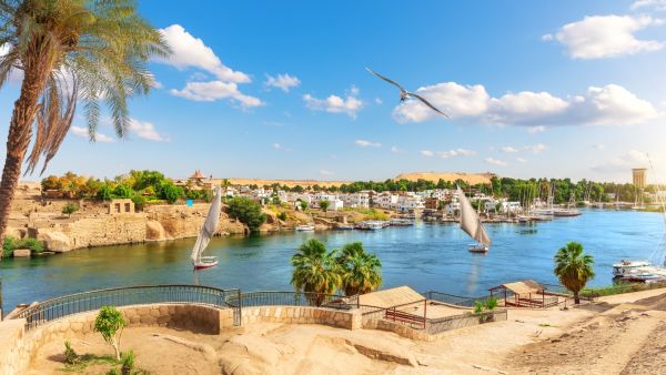دليلك الشامل عن رحلات القوارب في نهر النيل