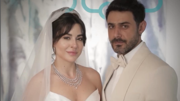 الصور الأولى من حفل زواج سارة أبي كنعان ووسام فارس والعروس مميزة بفستان أنثوي