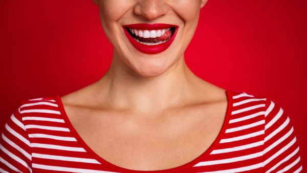 طبيب البوابة: 5 أعشاب طبيعية تساعد على تبييض الأسنان