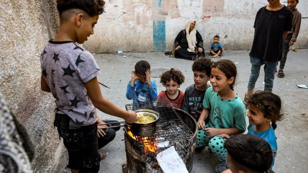 يتم قتل أو إصابة ما يقارب 100 طفل يوميا في غزة