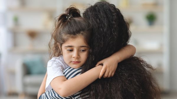 5 أشياء تجعل طفلك يشعر بالاستبعاد أو التجاهل