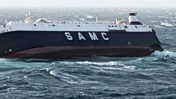 Ship sinks in the Red Sea