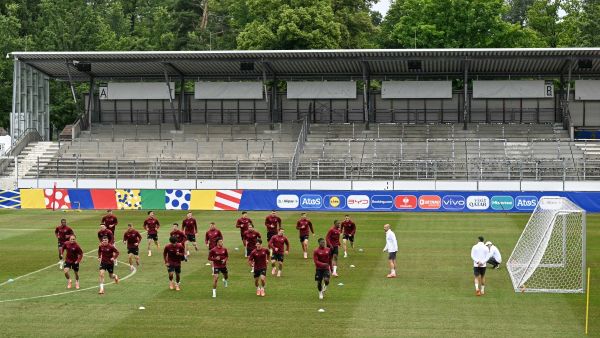 Switzerland's players take part in a MD-1 training session at the team's base camp at the Stadion auf der Waldau in Stuttgart on June 14, 2024 on the eve of their UEFA Euro 2024 football match against Hungary. (Photo by THOMAS KIENZLE / AFP)