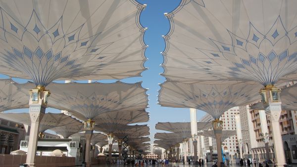 من باحات المسجد النبوي في المدينة المنورة