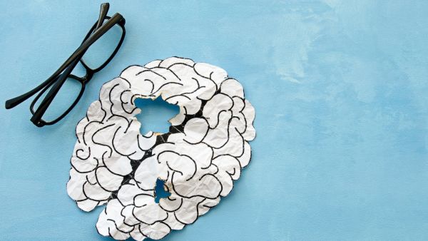 طبيب البوابة: 6 أعراض بصرية قد تشير لأورم الدماغ