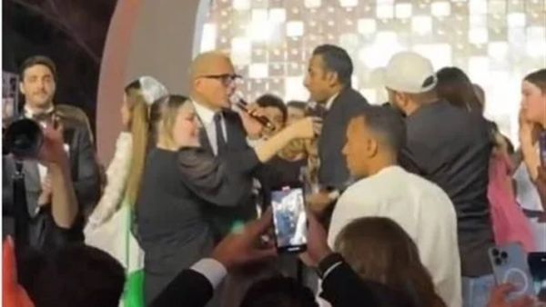 أزمة مفاجئة بين مصفوع عمرو دياب ومحاميه والأخير ينسحب