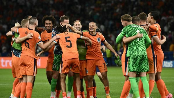 هولندا تحجز مقعدا في نصف نهائي يورو 2024 (Photo by Angelos Tzortzinis / AFP)