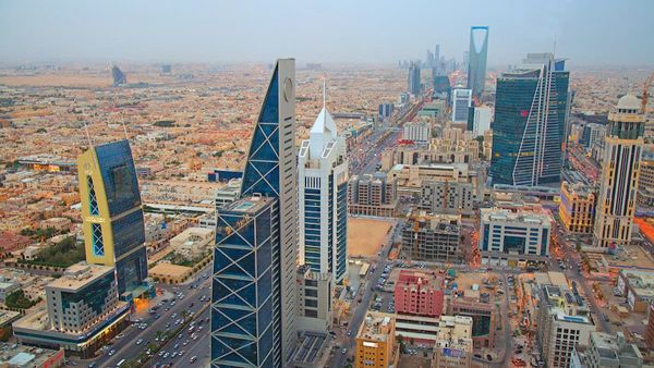 سر الحفارات الضخمة في العاصمة السعودية الرياض