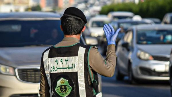 غرامة بأكثر من 100 ريال!! المرور يحذر من التباطؤ أثناء القيادة