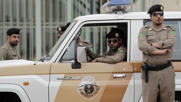 السعودية - ضبط مخالفين