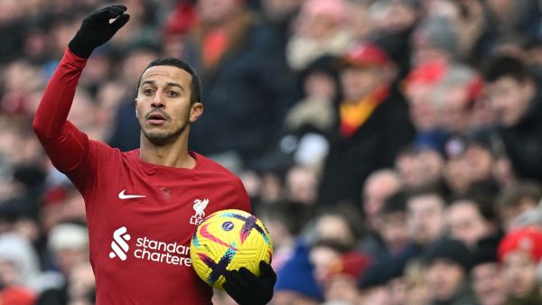 فليك يطلب من تياغو الانضمام إلى طاقم تدريب برشلونة (Photo by Paul ELLIS / AFP) فليك يطلب من تياغو الانضمام إلى طاقم تدريب برشلونة