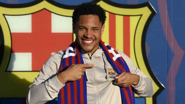 برشلونة يعتزم بيع فيتور روكي هذا الصيف