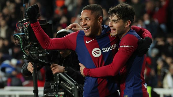 عرض فلكي من الهلال السعودي لضم فيتور روكي من برشلونة