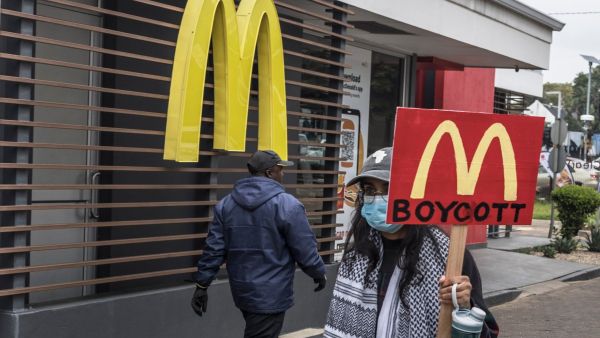 McDonald’s struggles deepen as sales fall for 1st time since 2020