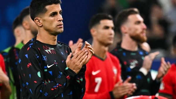 ناديان سعوديان مستعدان لتلبية مطالب مانشستر سيتي لضم كانسيلو