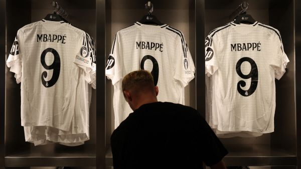 موعد حفل تقديم كيليان مبابي اليوم مع ريال مدريد والقنوات الناقلة