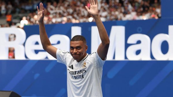 أول صورة للنجم كيليان مبابي بقميص ريال مدريد