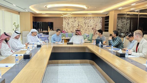 خلال الحدث. يمنح كلا من HUAWEI AppGallery و HUAWEI Pura 70 Ultra دوراً استراتيجياً جديداً في تمكين دوري الإمارات للرياضات الإلكترونية