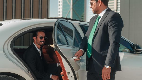 تتيح خدمة "Luxe" الجديدة للعملاء حجز رحلات فاخرة بسيارات مميزة في مدينة الكويت وحولها. كريم رايدز تطلق خدمة "Luxe" في الكويت لتجربة تنقّل يومية فاخرة