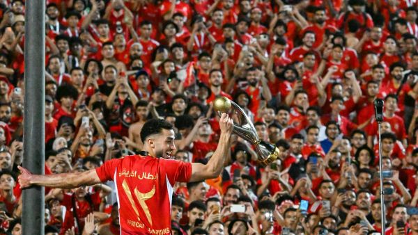 الأهلي يتطلع لتحقيق انتصار على بيراميدز متصدر الترتيب (Photo by Khaled DESOUKI / AFP)