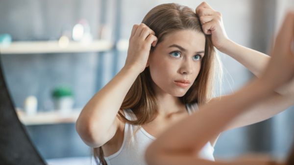 طبيب البوابة: هل استخدام زيت الشعر يزيد من القشرة ؟