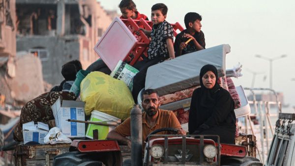 250 ألف شخص مضطرون إلى النزوح من مدينة خان يونس 250 ألف شخص مضطرون إلى النزوح من مدينة خان يونس