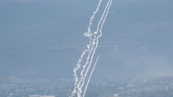 إطلاق صواريخ من قبل حزب الله اللبناني باتجاه المواقع الاسرائيلية
