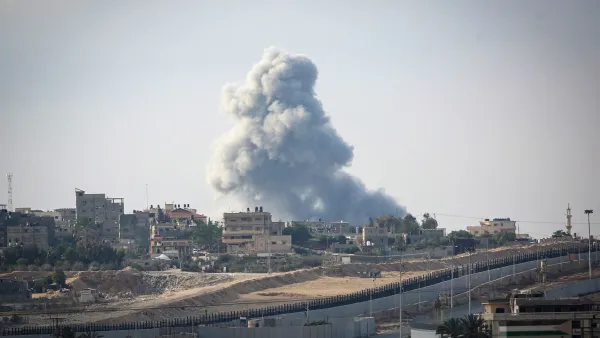 قصف اسرائيلي في منطقة رفح قرب الجدار الحدودي مع مصر