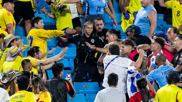شجار عنيف بين نونيز ولاعبي الأوروغواي ومشجعي كولومبيا في المدرجات
