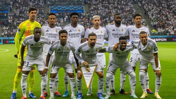 فريق ريال مدريد (Photo by Wojtek RADWANSKI / AFP)