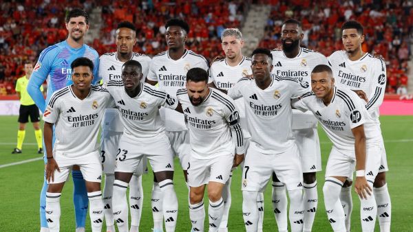 فريق ريال مدريد (Photo by OSCAR DEL POZO / AFP)