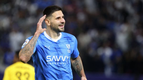 ميتروفيتش يقود الهلال للفوز (Photo by Fayez NURELDINE / AFP)