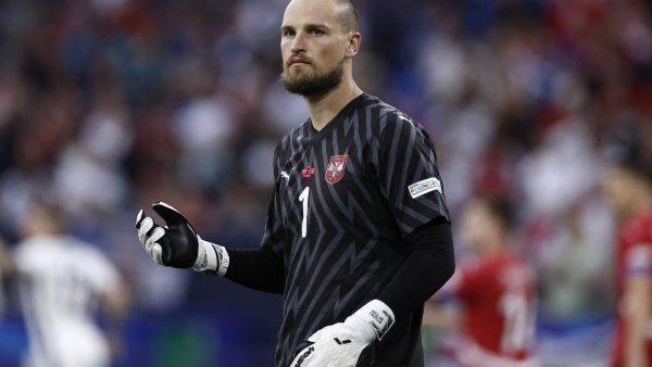 الحارس رايكوفيتش رسميًا إلى نادي الاتحاد السعودي