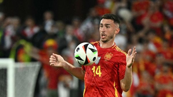 ريال مدريد يسعى لضم مدافع النصر إيميريك لابورت