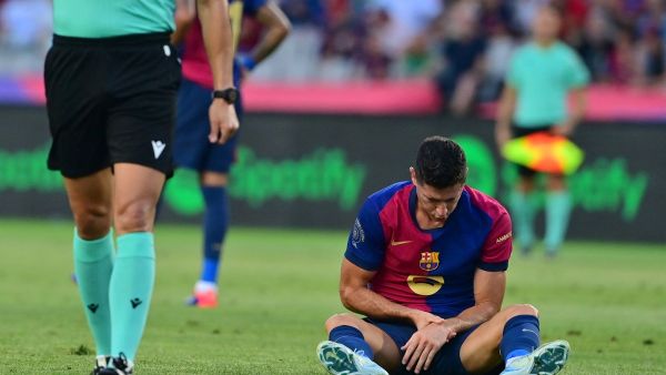 داخل برشلونة: تساؤلات حول قيمة ليفاندوفسكي ومستقبل عقده