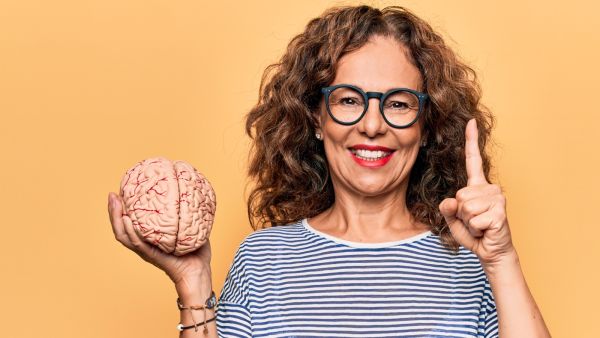 طبيب البوابة: 5 مجموعات غذائية قوية لتعزيز صحة الدماغ