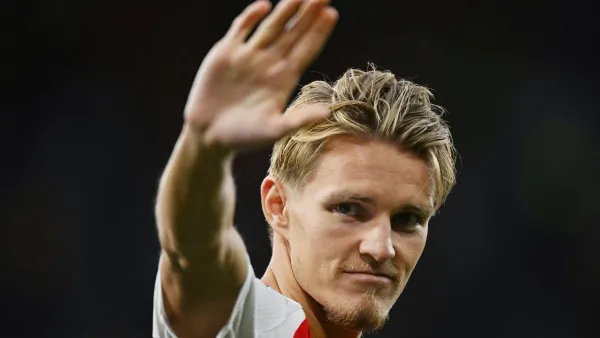 Arsenal's Norwegian midfielder #08 Martin Odegaard waves to supporters at the end of the pre-season friendly football match between Arsenal and Bayer 04 Leverkusen at the Emirates Stadium in London on August 7, 2024. (Photo by Glyn KIRK / AFP)