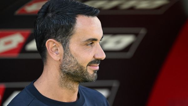 Fiorentina's Italian coach Raffaele Palladino (Photo by MIGUEL MEDINA / AFP)