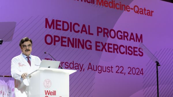 New WCM-Q medical students don white coats for first time