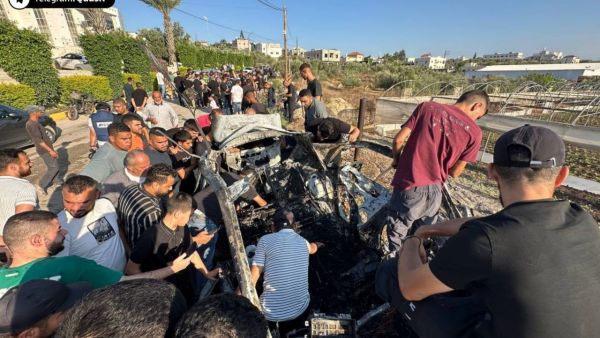 خمسة فلسطينيين استشهدوا جراء قصف طائرة مسيرة إسرائيلية للمركبة الفلسطينية قرب قرية زيتا.