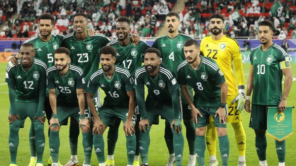 منتخب السعودية في صدارة المجموعة الثالثة (Photo by KARIM JAAFAR / AFP)