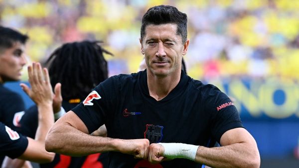 ليفاندوفسكي يعتلي صدارة هدافي الدوري الإسباني (Photo by JOSE JORDAN / AFP)