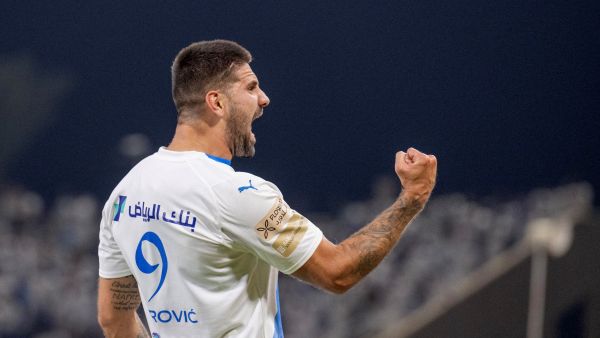 أليكساندر ميتروفيتش (Photo by AFP)