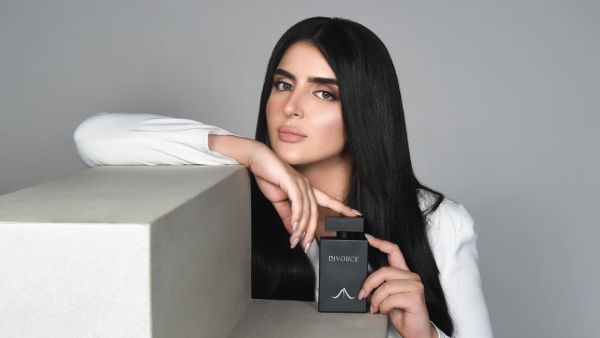 الشيخة مهرة تروّج لعطرها الجديد 