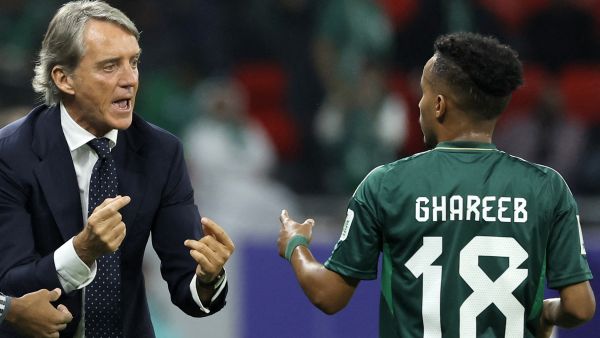 مانشيني يدعو لاعبي السعودية لتحقيق استفادة أكبر من الدوري