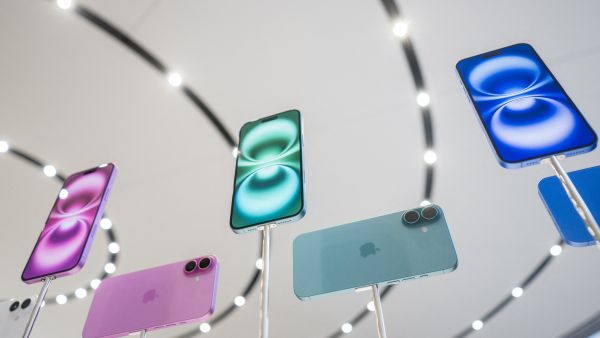 Apple iPhone 16 and Huawei Mate XT