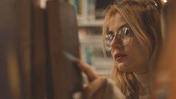 الروايات الأجنبية الخمسة الأكثر مبيعاً في المكتبات
